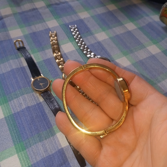 Lot of ladies wrist, bracelet watches (4) 1 of 1 posting - Picture 9 of 13